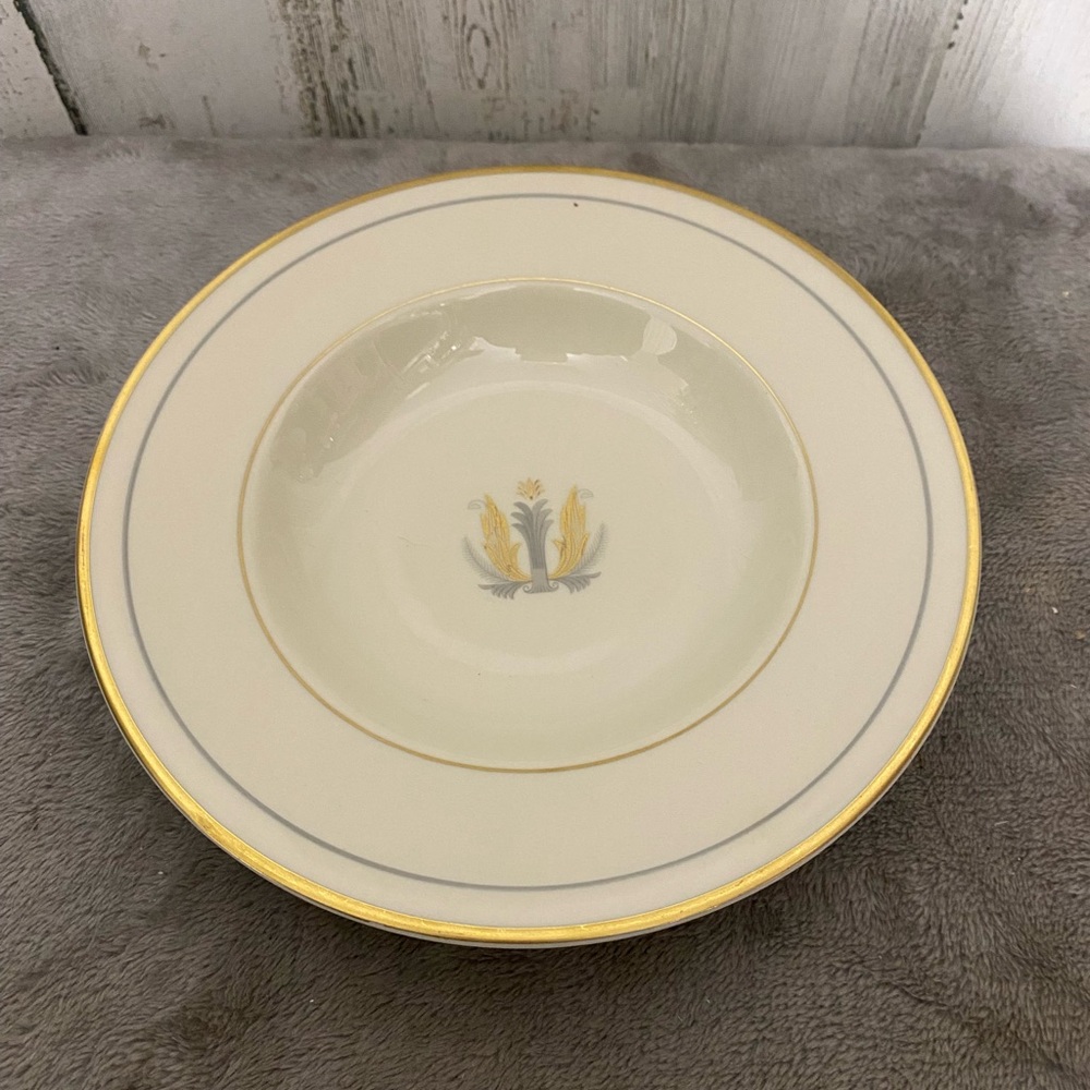 Elegant Syracuse Governor Clinton Gold and Cream Rim Soup Bowl